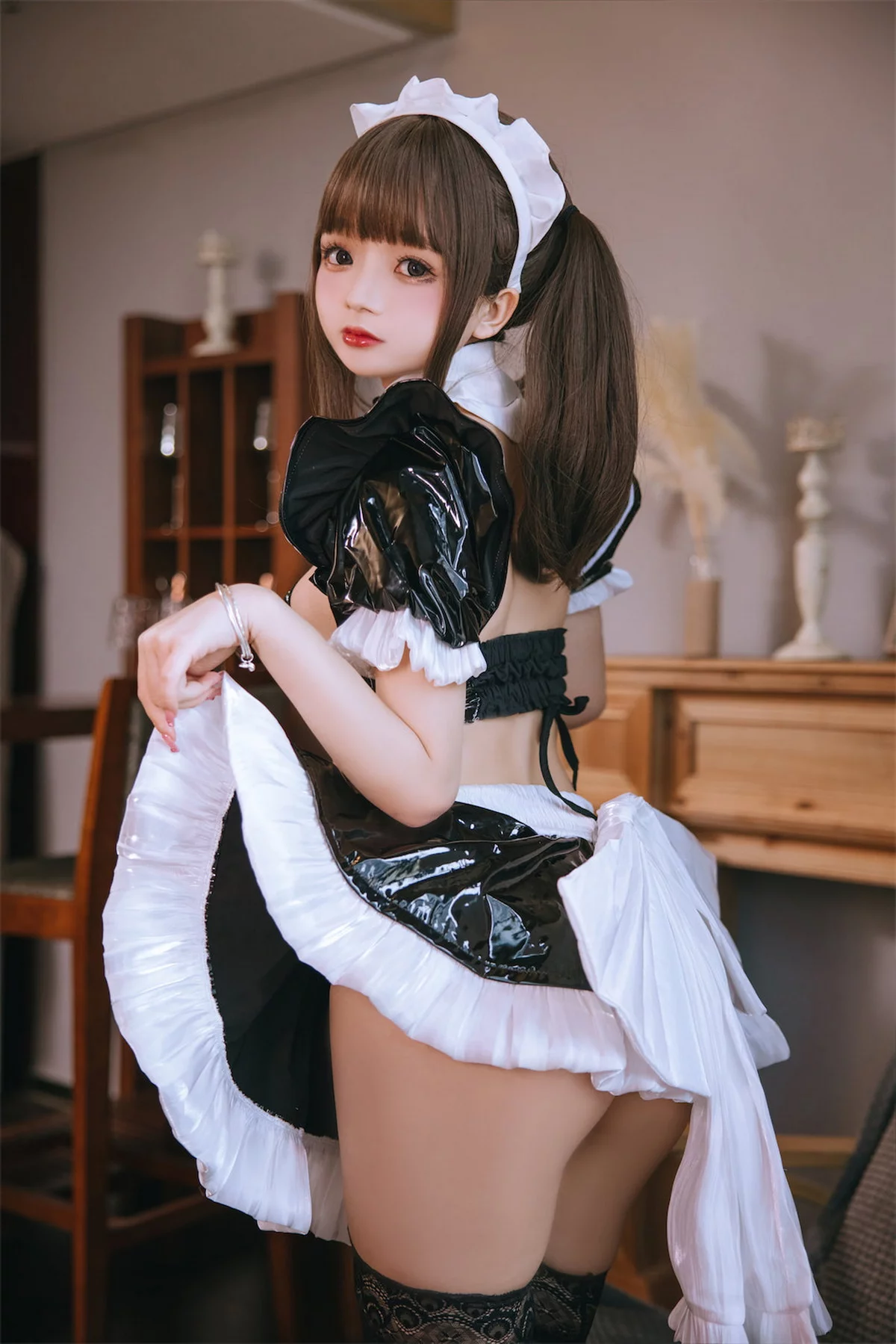 Xgyw.Org_Cosplay美女日奈娇皮质女仆主题性感黑色女仆装露黑色三点式内衣迷人诱惑写真75P