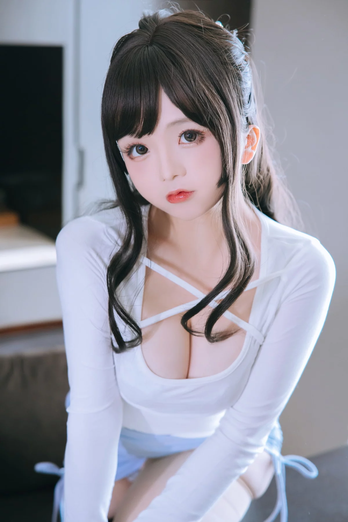 Xgyw.Org_Cosplay美女日奈娇私人秘书主题性感白上衣配蓝短裙肉丝吊袜秀丰满身材诱惑写真105P