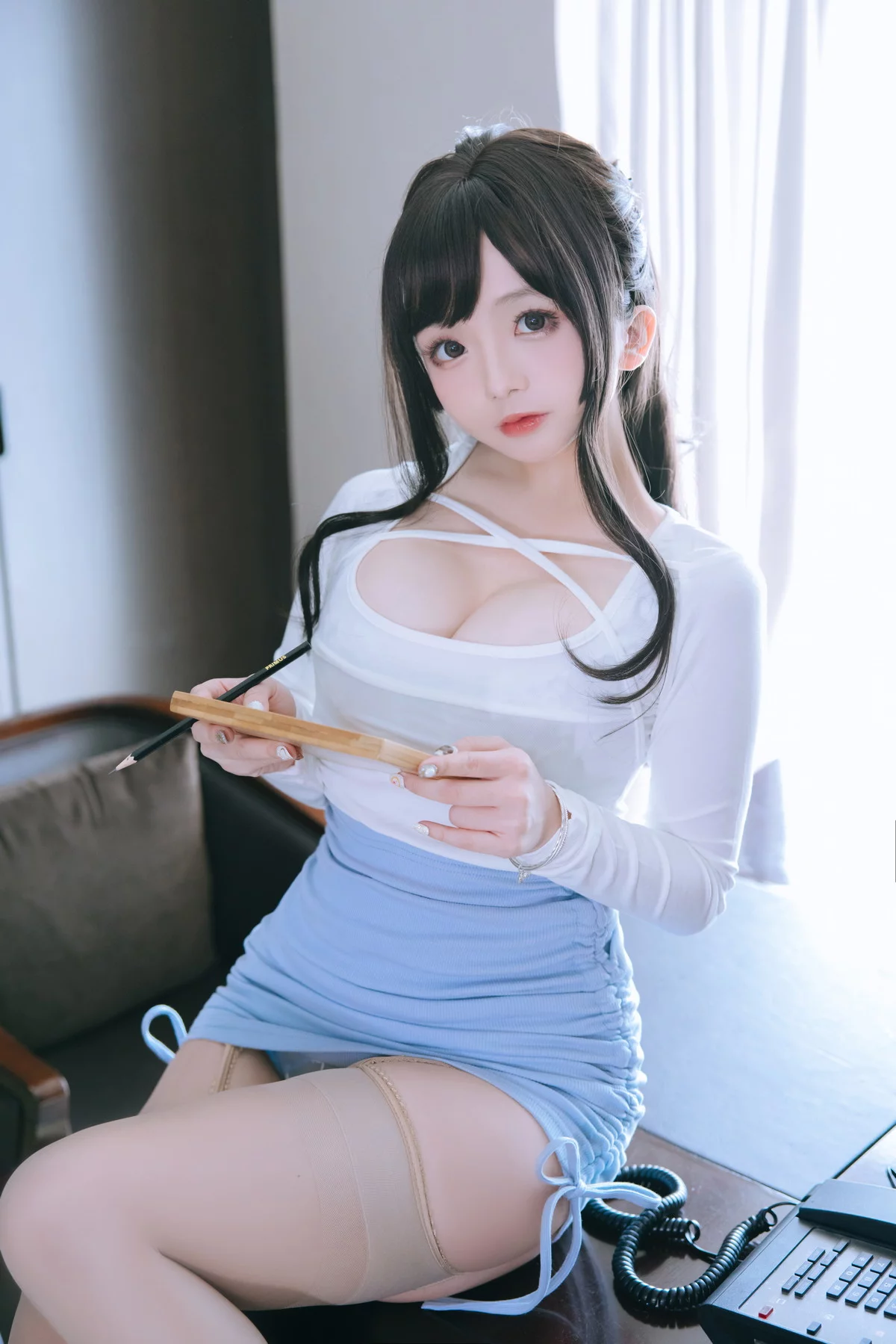 Xgyw.Org_Cosplay美女日奈娇私人秘书主题性感白上衣配蓝短裙肉丝吊袜秀丰满身材诱惑写真105P