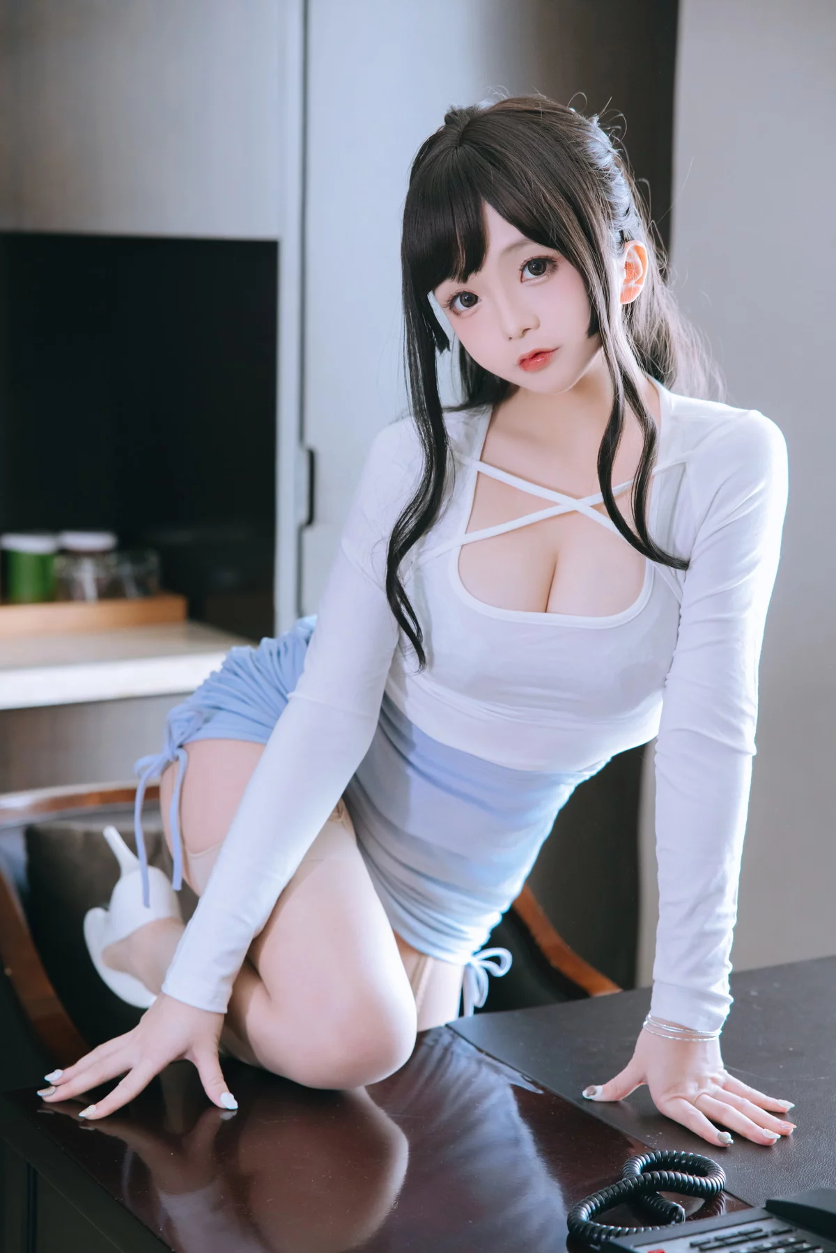 Xgyw.Org_Cosplay美女日奈娇私人秘书主题性感白上衣配蓝短裙肉丝吊袜秀丰满身材诱惑写真105P