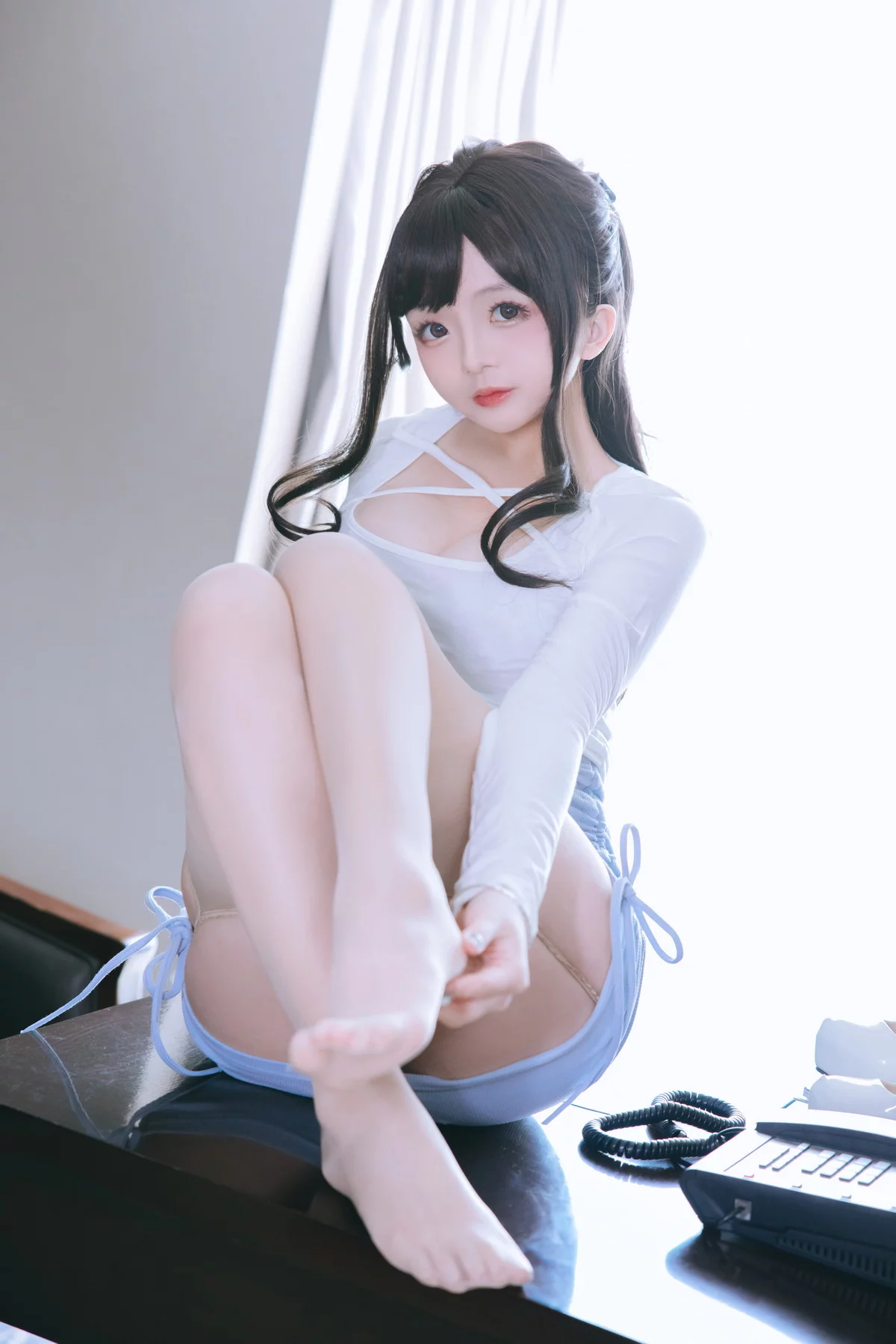 Xgyw.Org_Cosplay美女日奈娇私人秘书主题性感白上衣配蓝短裙肉丝吊袜秀丰满身材诱惑写真105P