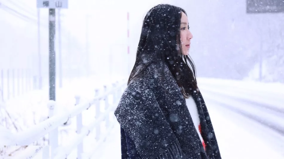 Xgyw.Org_美女艺人娄艺潇简约烂漫雪景大片写真6P