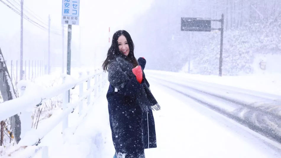 Xgyw.Org_美女艺人娄艺潇简约烂漫雪景大片写真6P