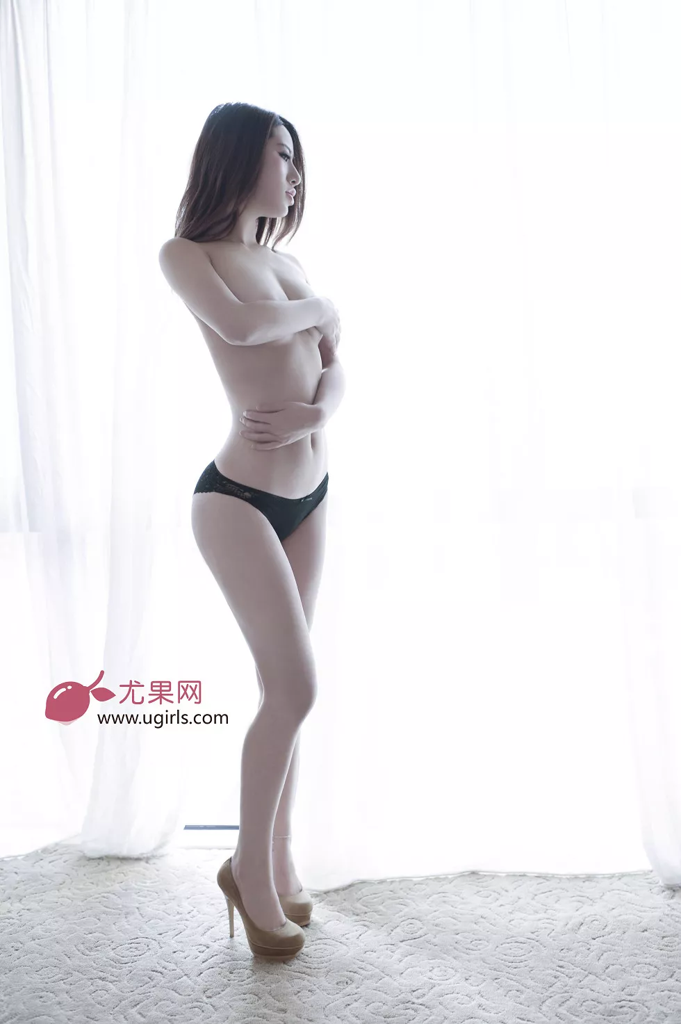 Xgyw.Org_[Ugirls尤果网]E011_冷傲御姐杜乔脱黑色蕾丝内衣秀豪乳性感写真41P