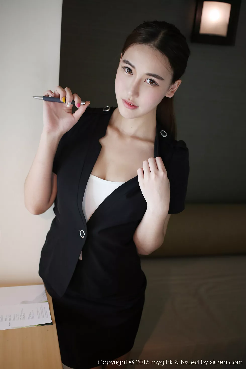 Xgyw.Org_[MyGirl美媛馆]Vol.161_嫩模熊吖BOBO黑色教师制服吊带丝袜性感迷人写真40P