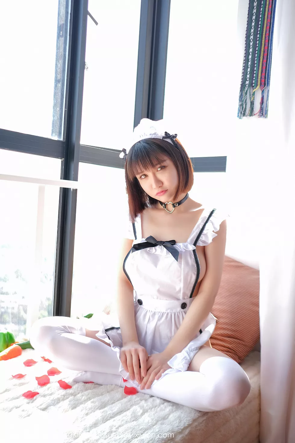 [UXING优星馆]Vol.058_嫩模K8傲娇萌萌居家女仆装侧露美乳黄瓜主题撩人诱惑写真40P