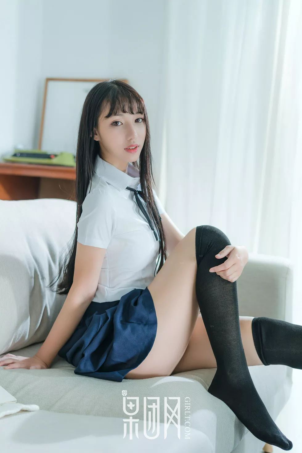 Xgyw.Org_[GIRLT果团网]NO.047_软妹子宓兔兔er清纯学生制服+性感白色比基尼纯美诱惑写真52P