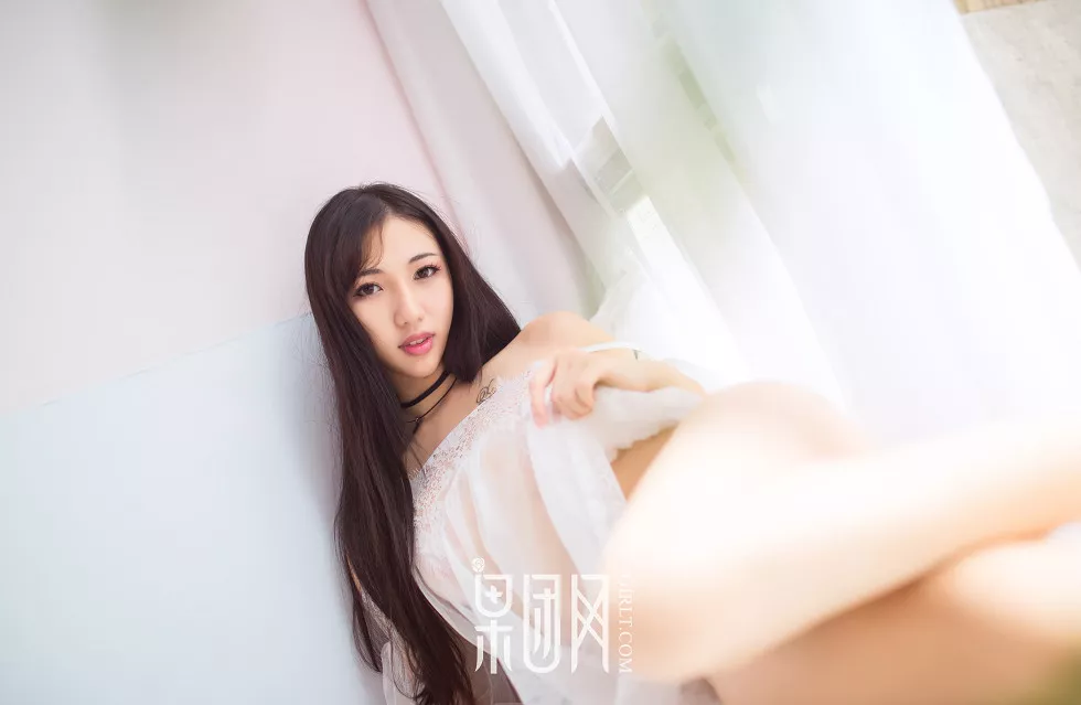 Xgyw.Org_[GIRLT果团网]NO.078_嫩模女神宓兔兔er白色蕾丝透视睡裙秀美乳翘臀诱惑写真62P