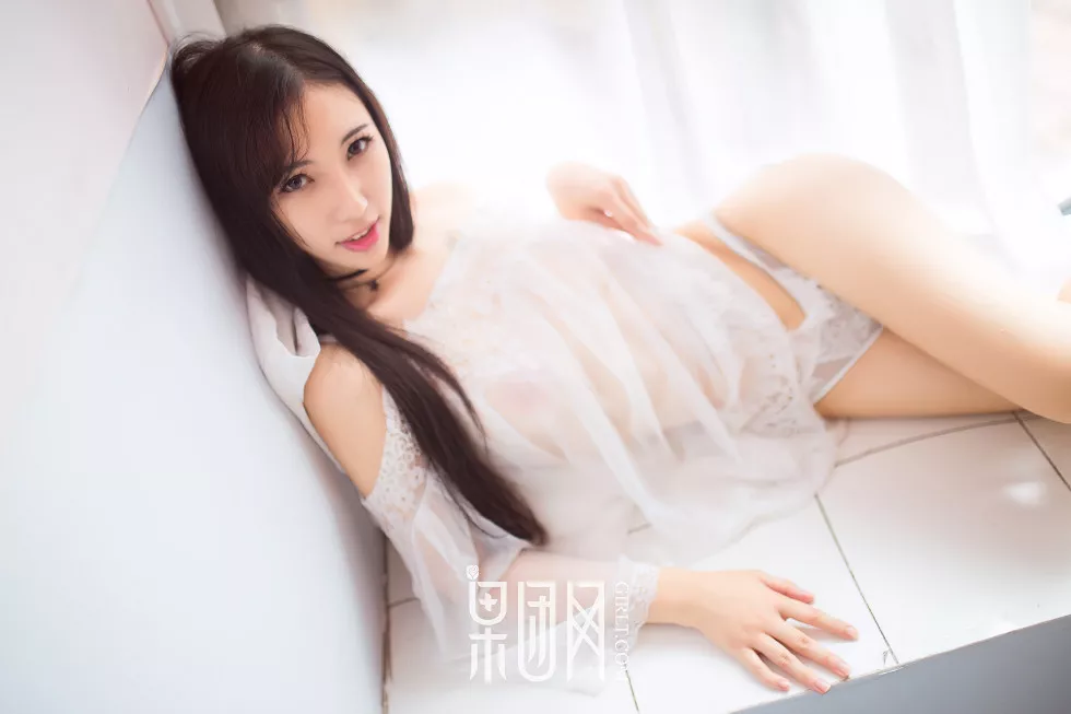 Xgyw.Org_[GIRLT果团网]NO.078_嫩模女神宓兔兔er白色蕾丝透视睡裙秀美乳翘臀诱惑写真62P