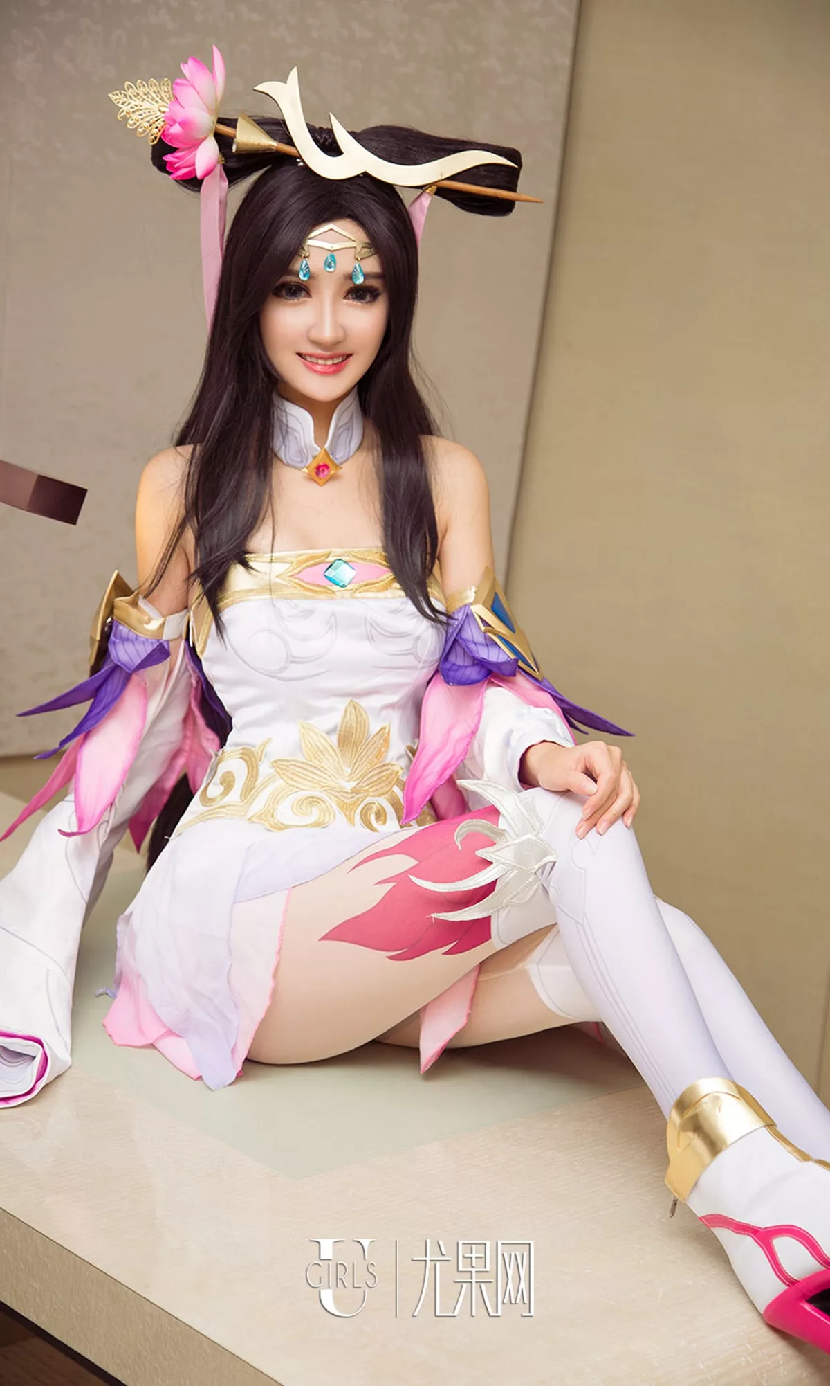 Xgyw.Org_[Ugirls爱尤物]No.926_嫩模子书洛貂蝉Cosplay造型半脱内裤露美臀唯美诱惑写真40P