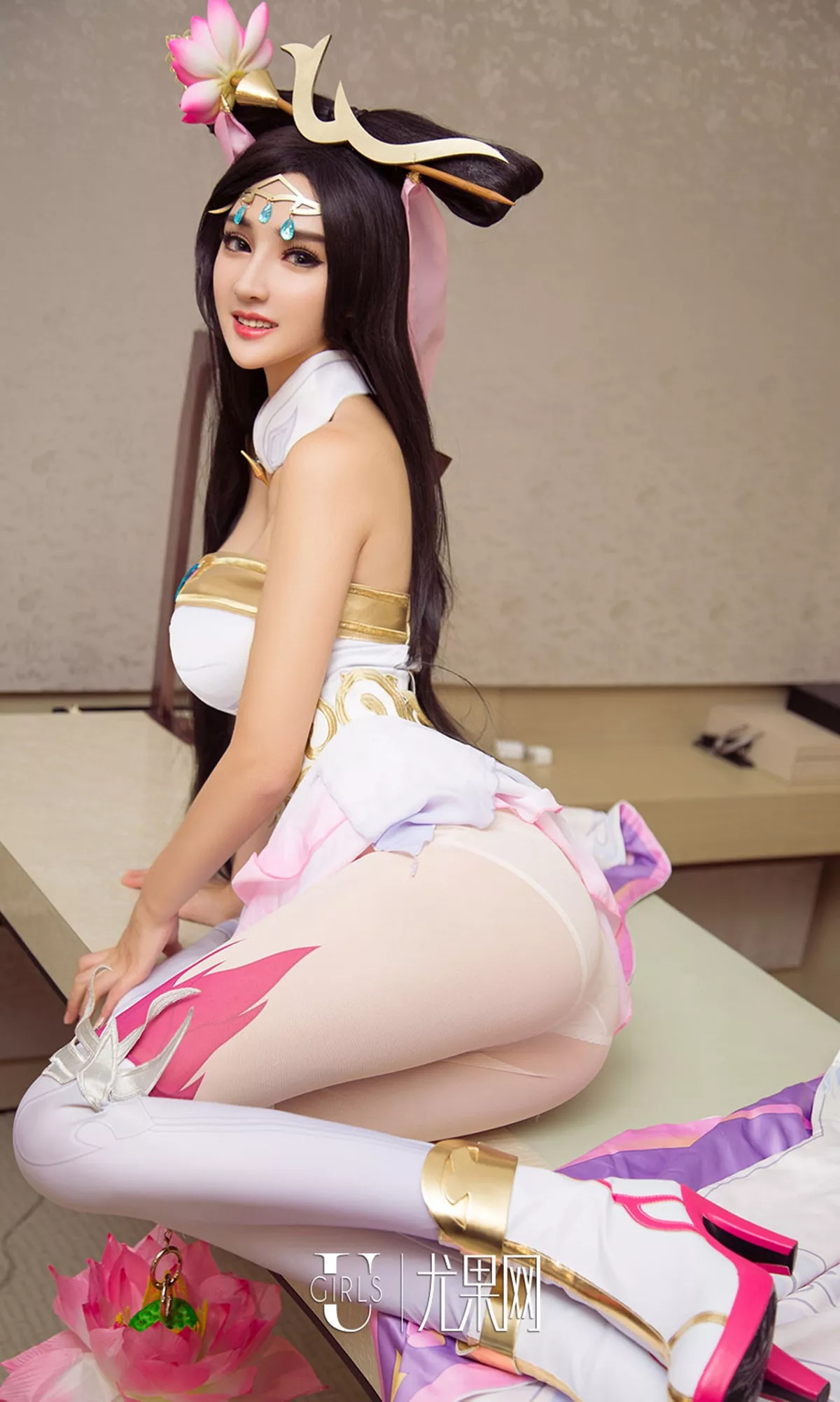 Xgyw.Org_[Ugirls爱尤物]No.926_嫩模子书洛貂蝉Cosplay造型半脱内裤露美臀唯美诱惑写真40P