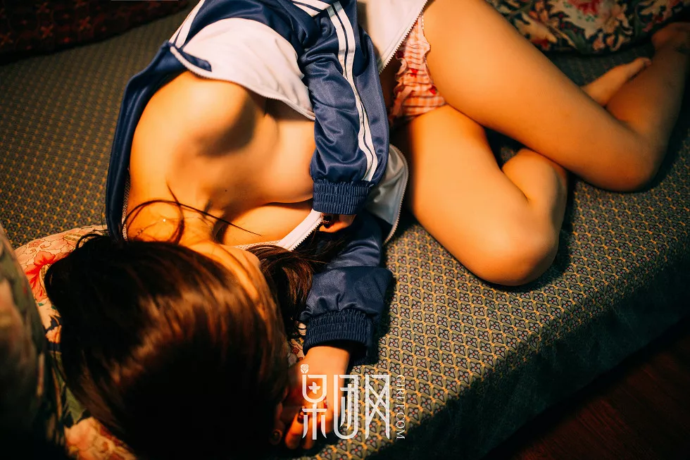 Xgyw.Org_[GIRLT果团网]熊川纪信No.015_校服风情的学生妹妹半脱制服秀性感内衣迷人写真50P