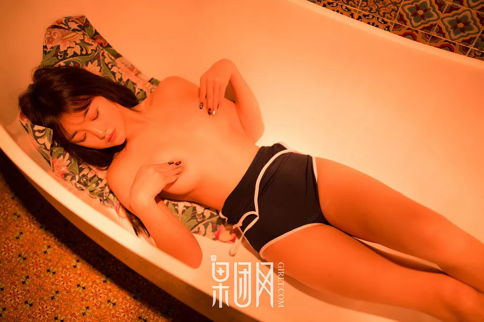 Xgyw.Org_[GIRLT果团网]熊川纪信No.016_邻家美眉浴缸里半脱死库水两手遮点火辣诱惑写真44P