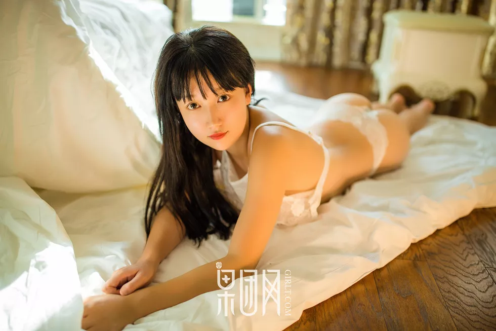 Xgyw.Org_[GIRLT果团网]熊川纪信No.013_白色蕾丝内衣美女居家床上透视秀豪乳诱惑写真42P