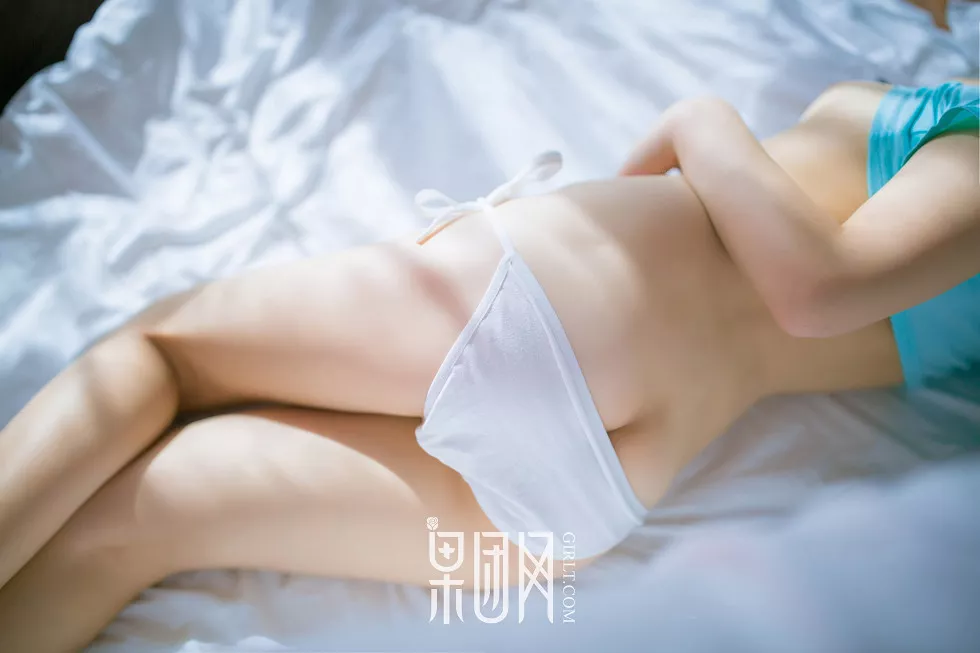 Xgyw.Org_[GIRLT果团网]熊川纪信No.014_俏皮萝莉居家半截上身露美乳+性感比基尼诱惑写真40P