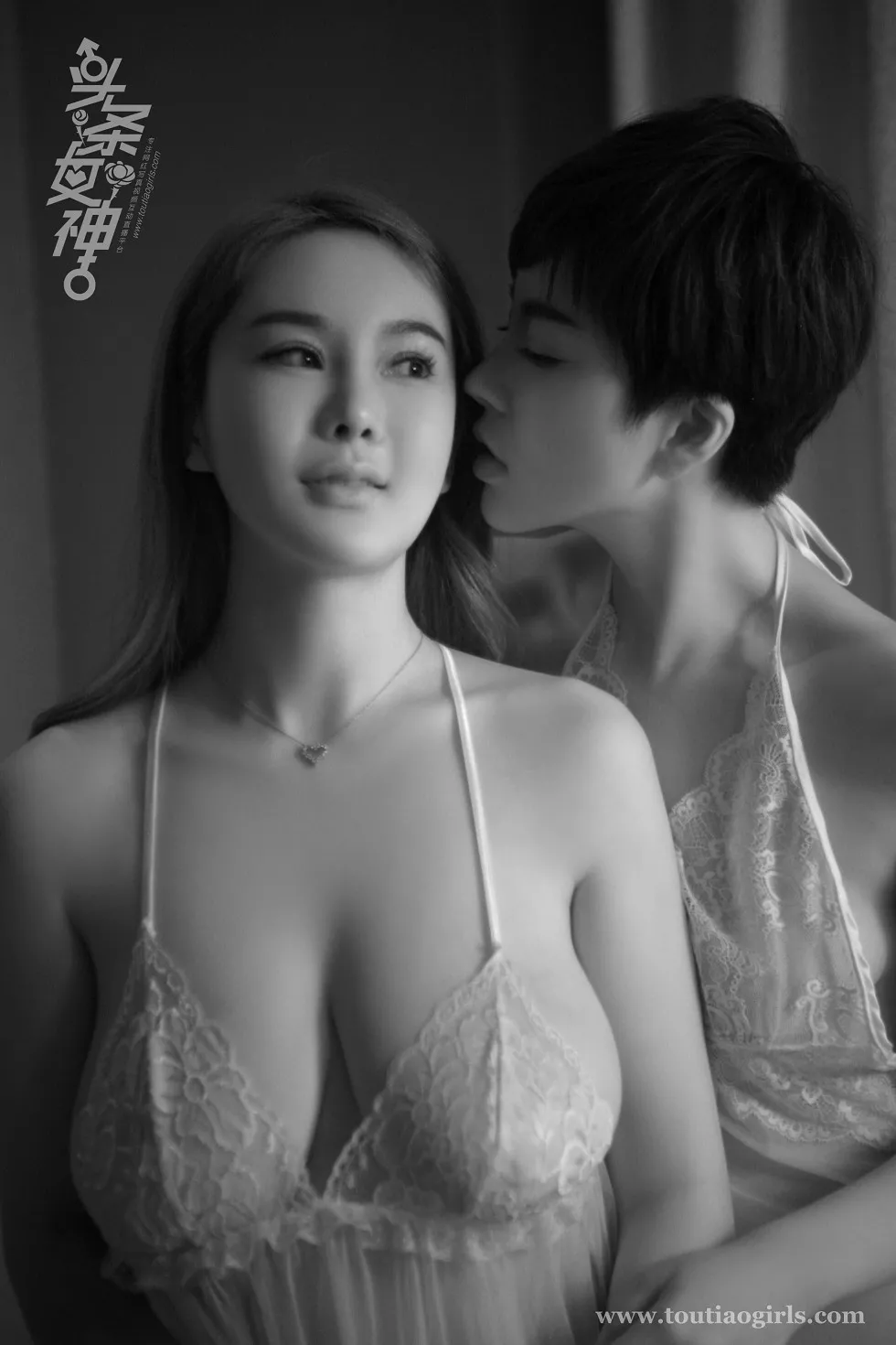 Xgyw.Org_[Toutiao头条女神]No.654_嫩模易阳&卓然私房白色蕾丝睡衣露豪乳黑白大片诱惑写真24P