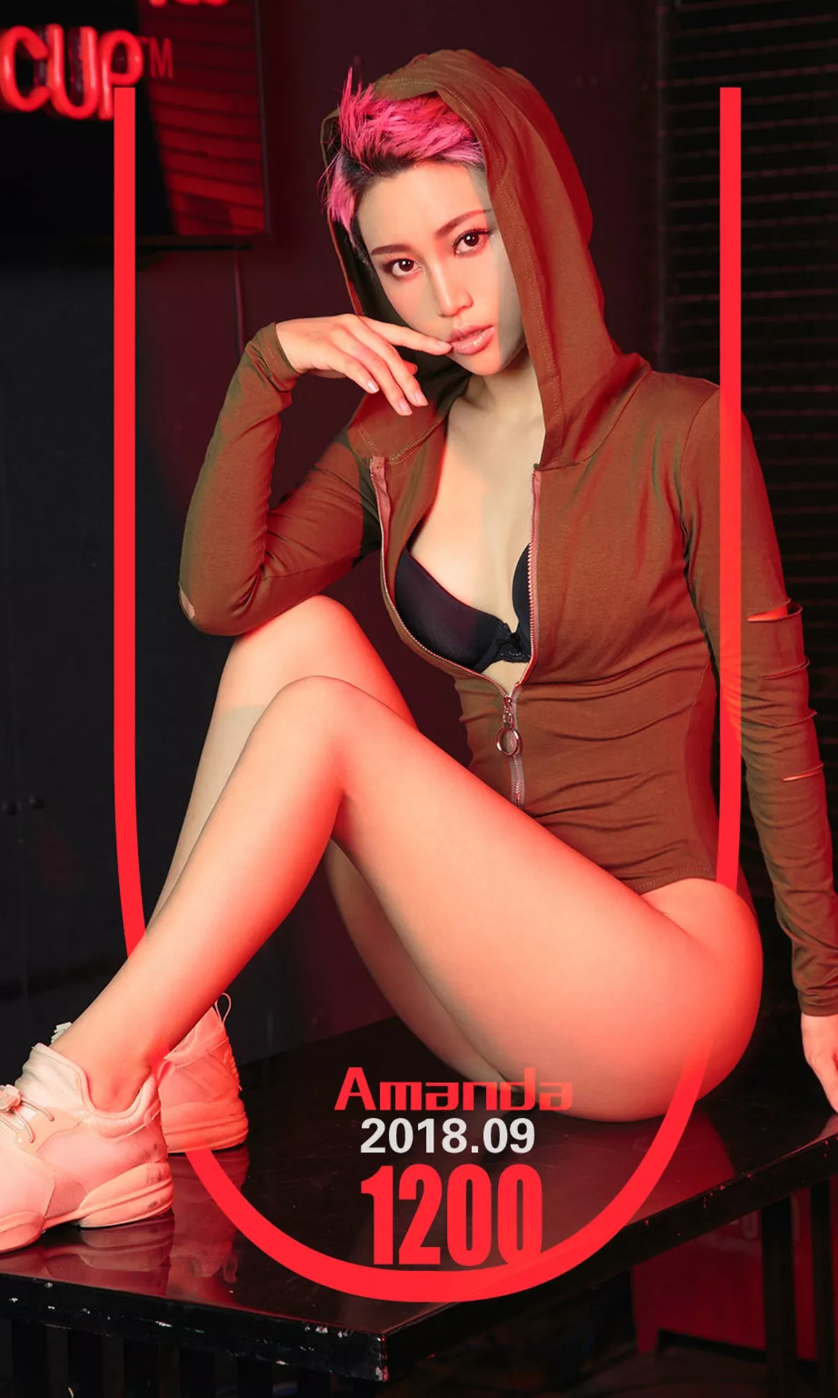 [Ugirls爱尤物]No.1200_短发嫩模Amanda性感夜店风高叉连体衣秀完美身材写真35P