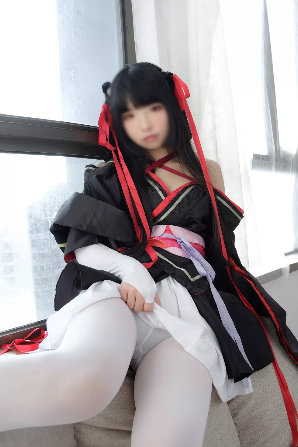 Xgyw.Org_[爱花写真]ALPHA004_真人Cosplay美女居家沙发上性感白短裙配白丝裤袜写真75P