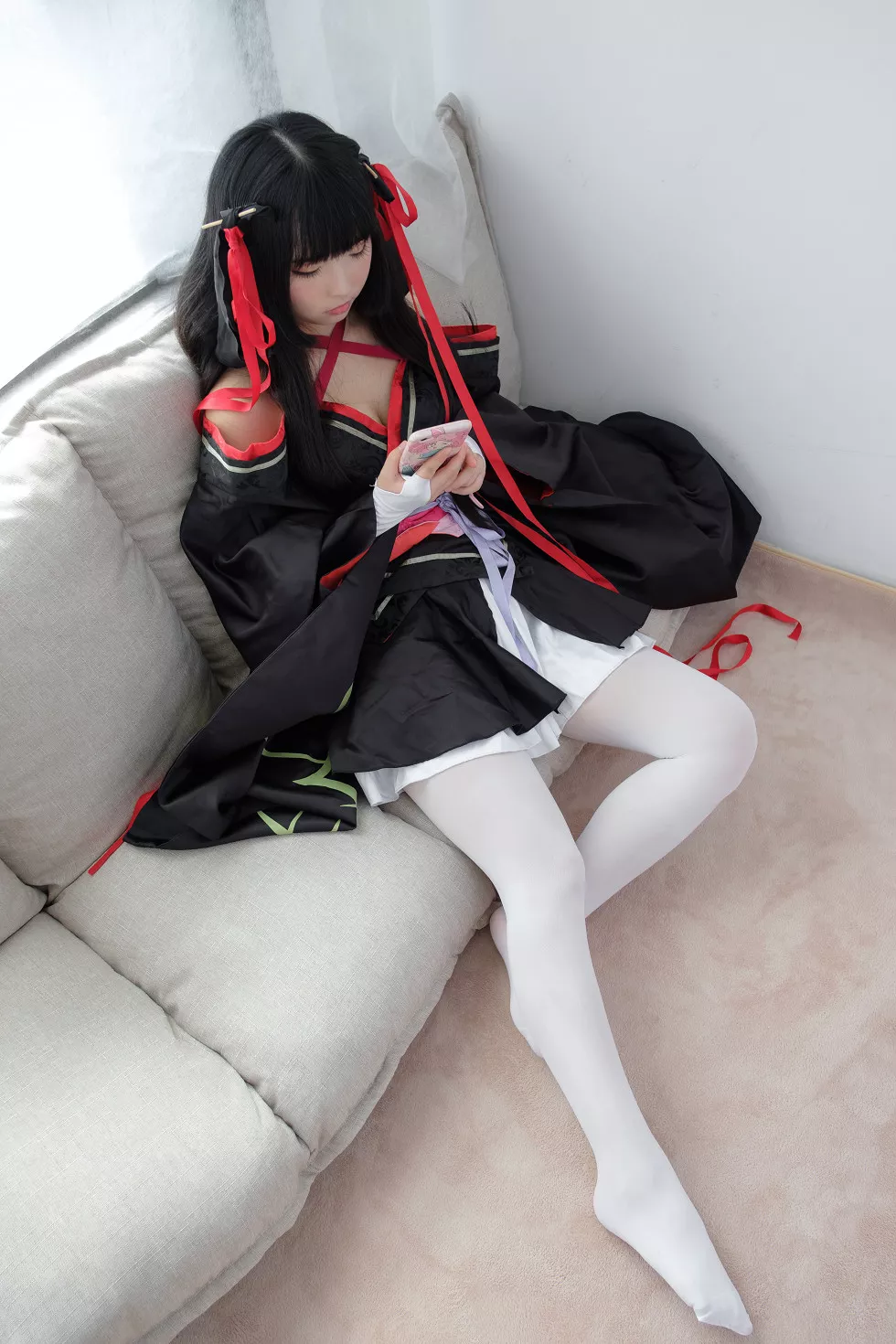 Xgyw.Org_[爱花写真]ALPHA004_真人Cosplay美女居家沙发上性感白短裙配白丝裤袜写真75P