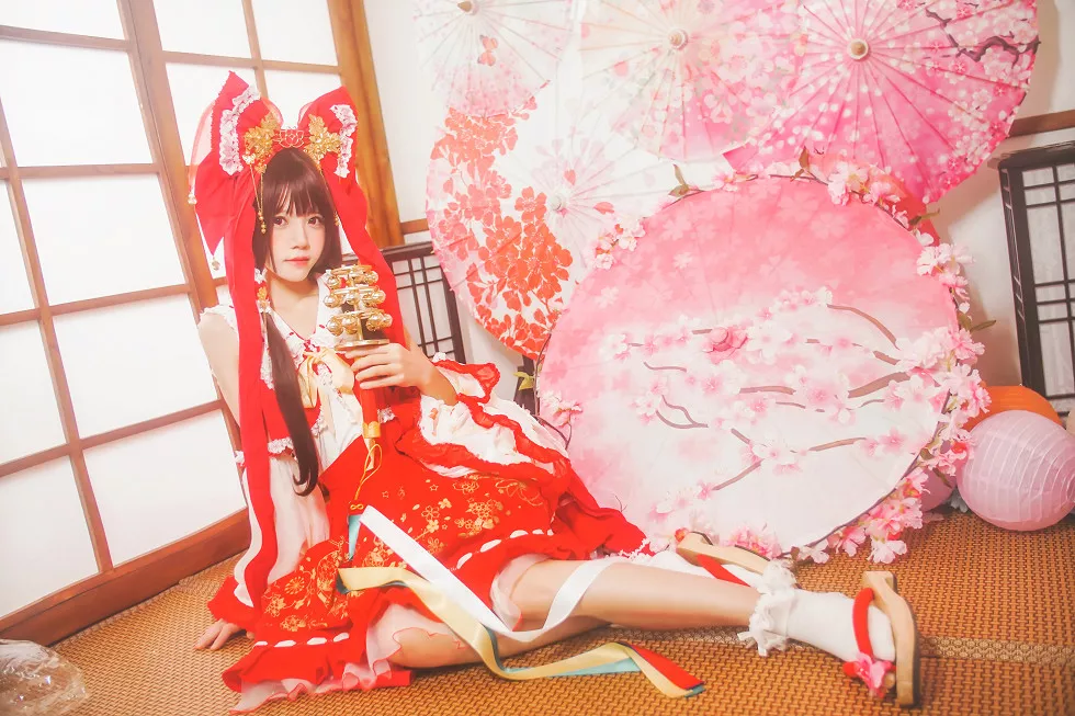 Xgyw.Org_[Cosplay精选]萝莉风COS桜桃喵之灵梦新年快乐私房红色喜庆服饰迷人写真45P