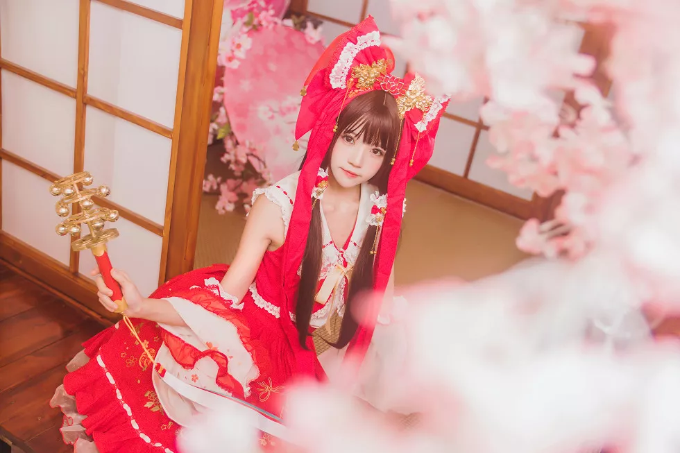 Xgyw.Org_[Cosplay精选]萝莉风COS桜桃喵之灵梦新年快乐私房红色喜庆服饰迷人写真45P