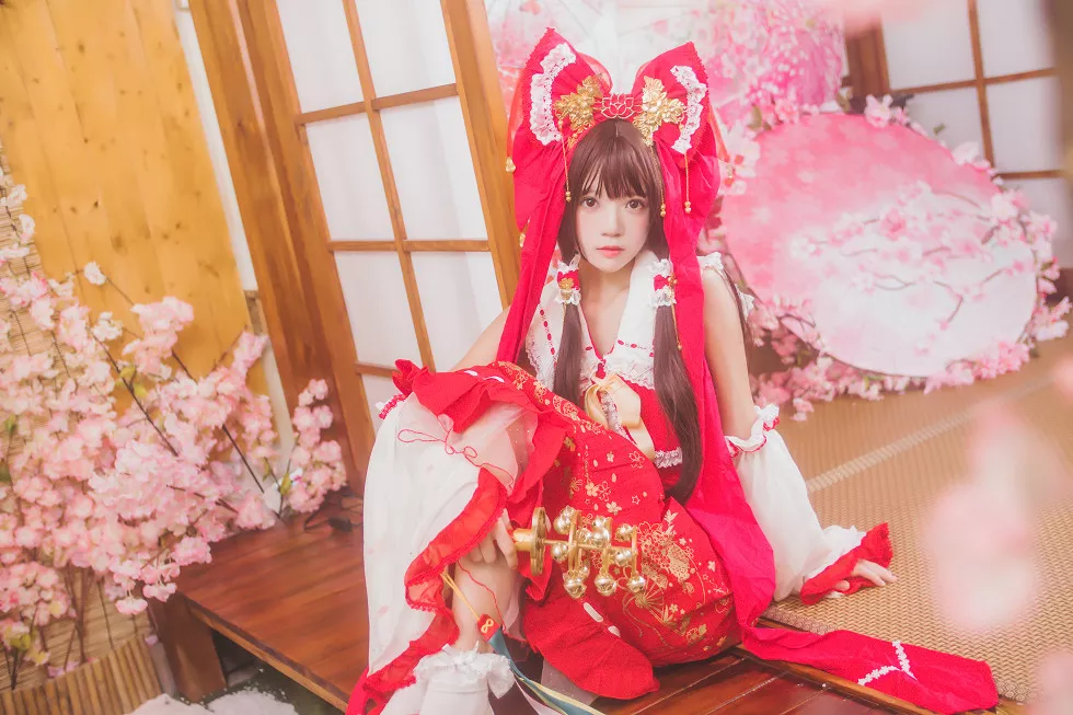 Xgyw.Org_[Cosplay精选]萝莉风COS桜桃喵之灵梦新年快乐私房红色喜庆服饰迷人写真45P