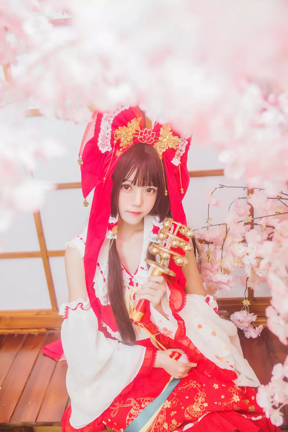 Xgyw.Org_[Cosplay精选]萝莉风COS桜桃喵之灵梦新年快乐私房红色喜庆服饰迷人写真45P