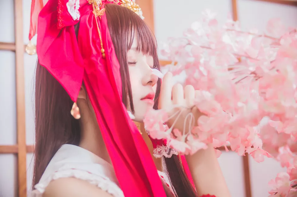 Xgyw.Org_[Cosplay精选]萝莉风COS桜桃喵之灵梦新年快乐私房红色喜庆服饰迷人写真45P