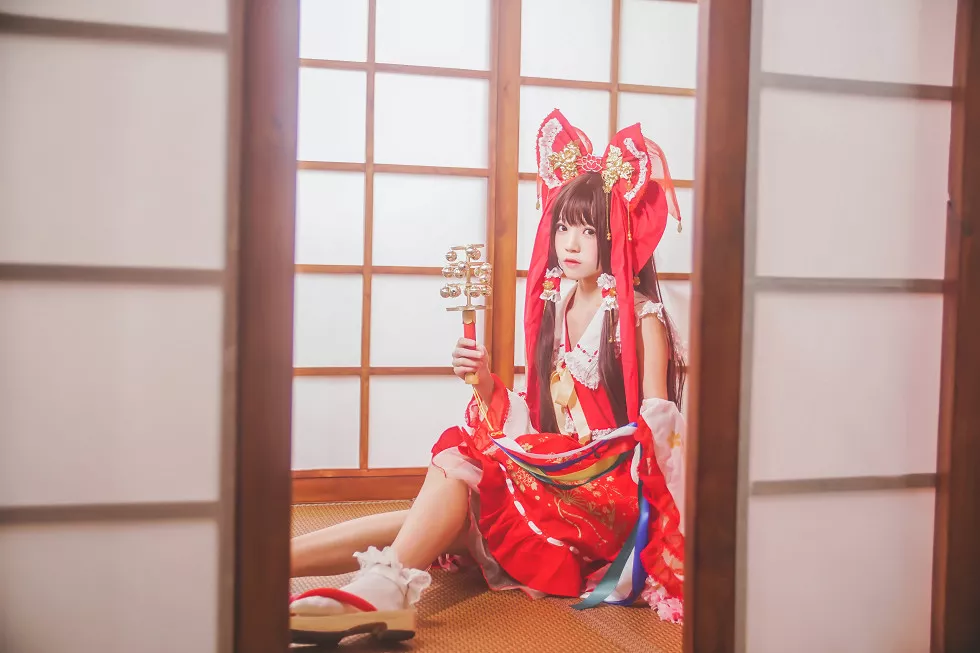 Xgyw.Org_[Cosplay精选]萝莉风COS桜桃喵之灵梦新年快乐私房红色喜庆服饰迷人写真45P