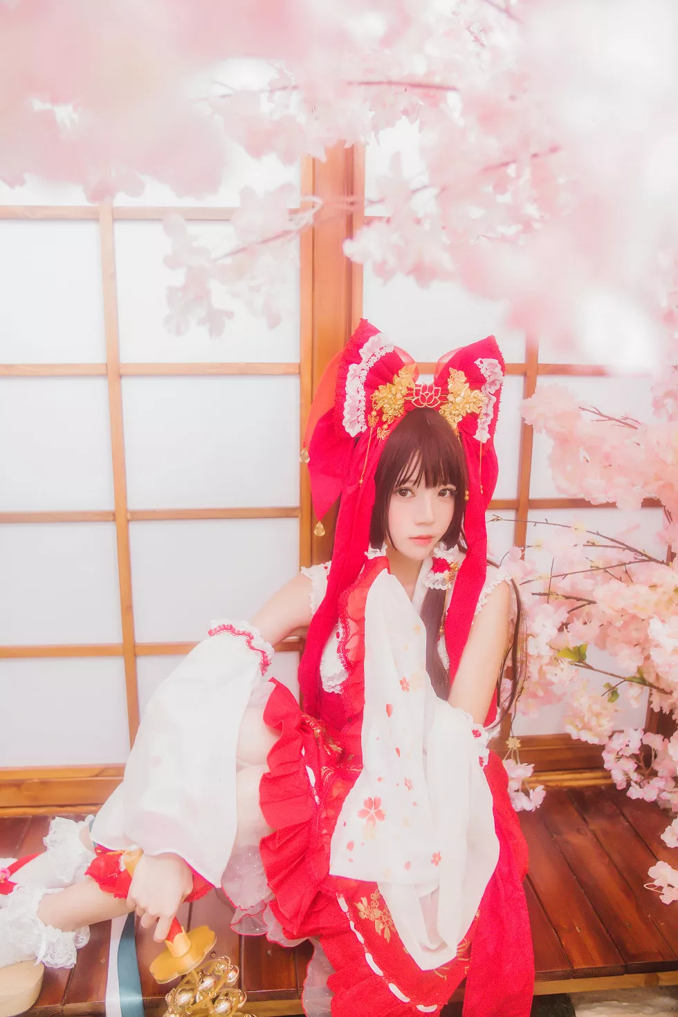 Xgyw.Org_[Cosplay精选]萝莉风COS桜桃喵之灵梦新年快乐私房红色喜庆服饰迷人写真45P