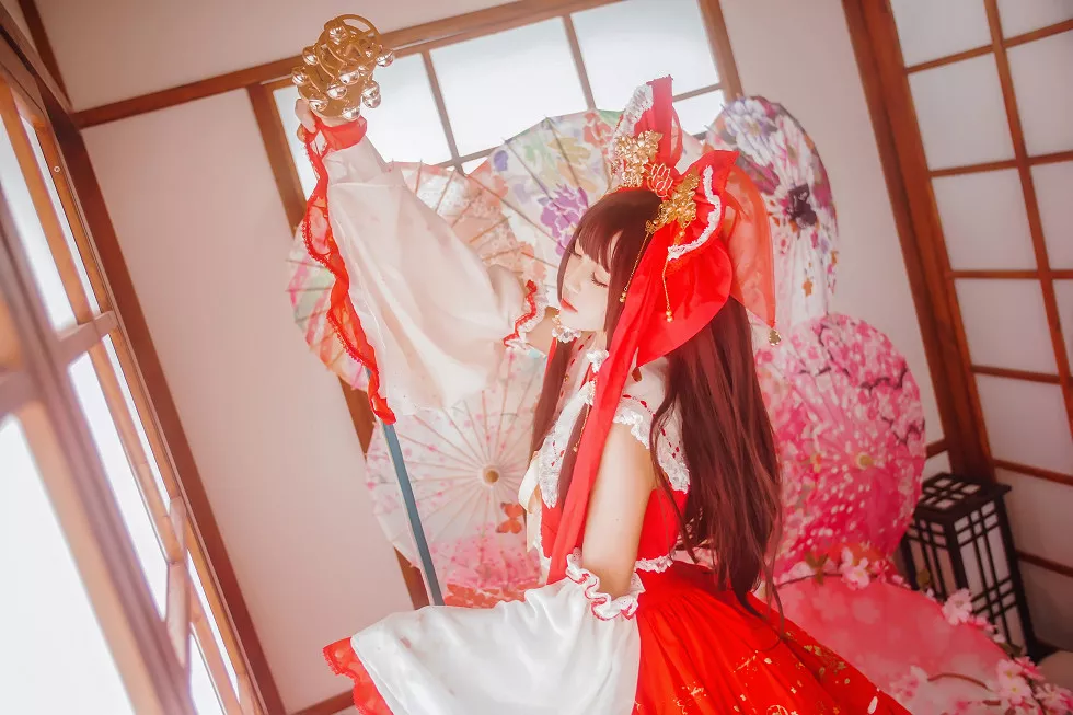 Xgyw.Org_[Cosplay精选]萝莉风COS桜桃喵之灵梦新年快乐私房红色喜庆服饰迷人写真45P