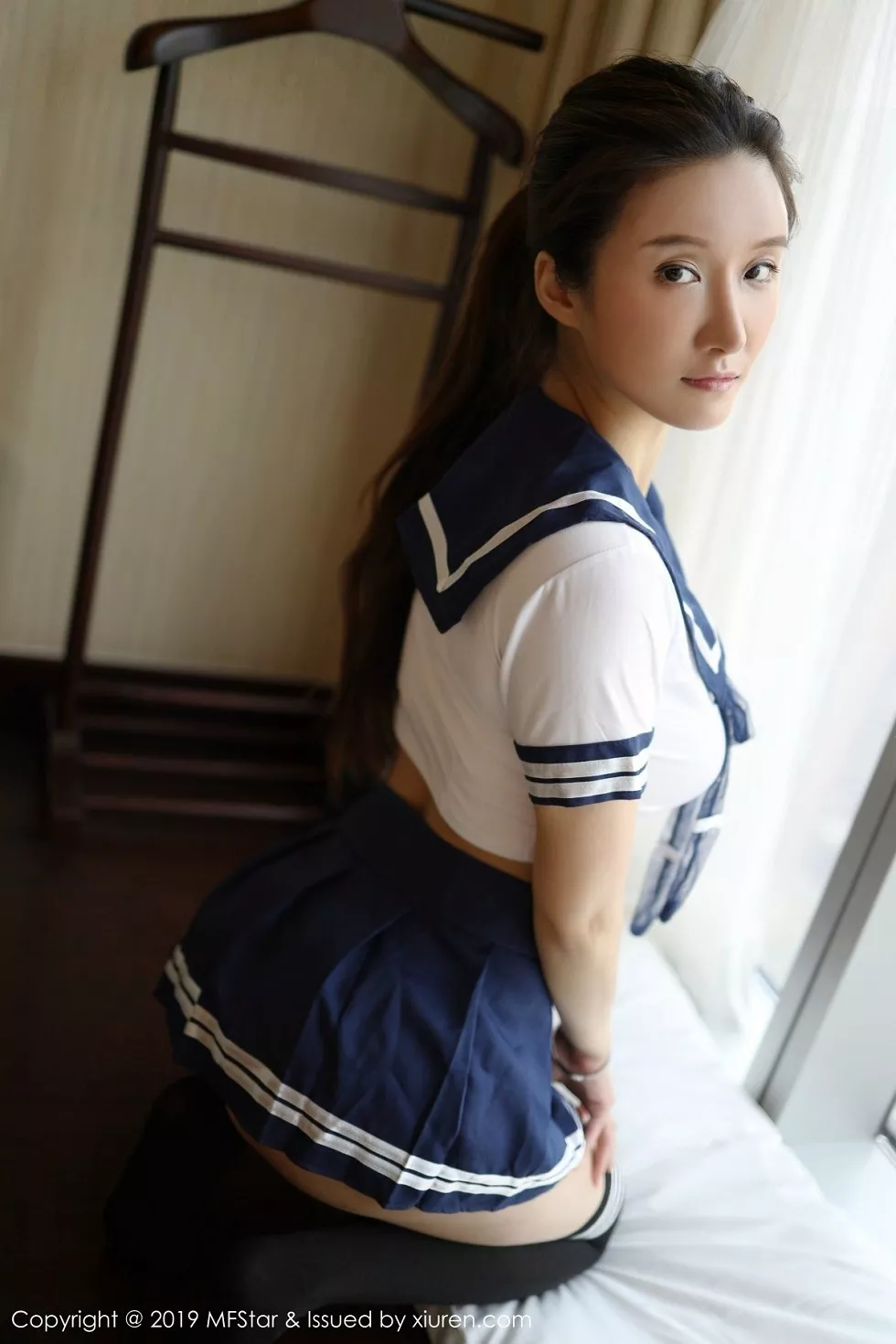 Xgyw.Org_[MFStar模范学院]Vol.184_运动达人Jennanni_Jen性感学生服半撩露翘臀诱惑写真45P