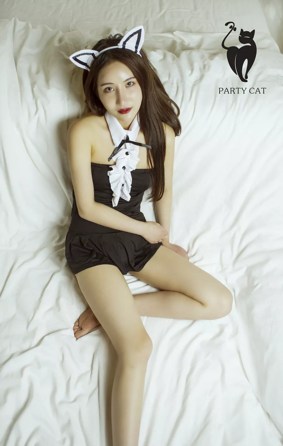 Xgyw.Org_[PartyCat轰趴猫]No.012_嫩模文琳黑色蕾丝情趣内衣配红色血滴子遮点极致诱惑写真40P