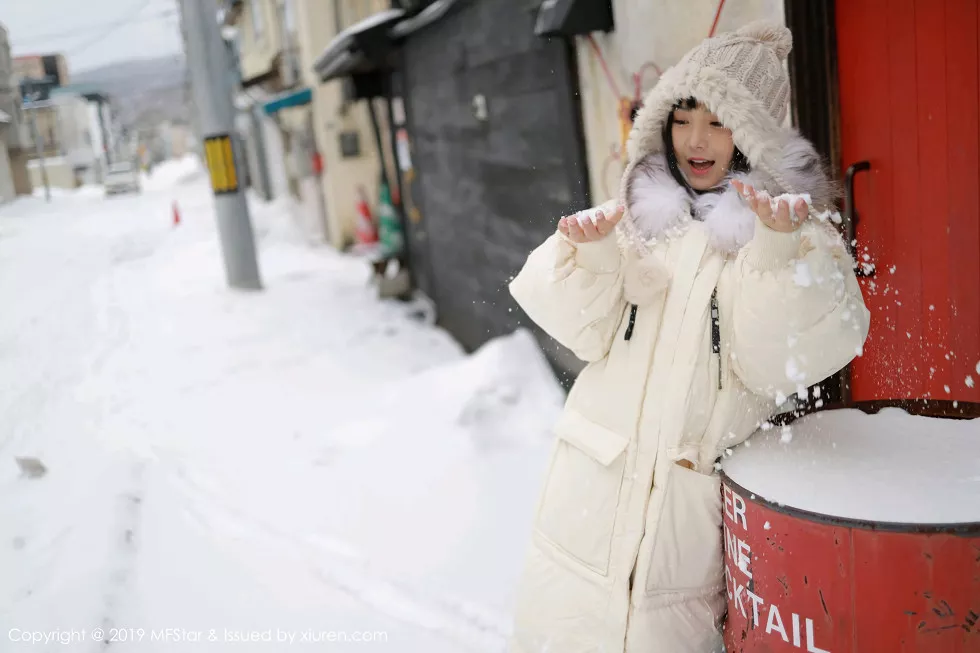 Xgyw.Org_[MFStar模范学院]Vol.246_嫩模徐微微mia北海道旅拍室外冰天雪地街头主题性感写真61P