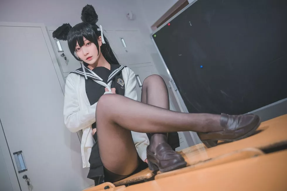 Xgyw.Org_[Cosplay精选]动漫博主铁板烧鬼舞w爱宕系列JK制服+吊带蕾丝袜诱惑写真41P