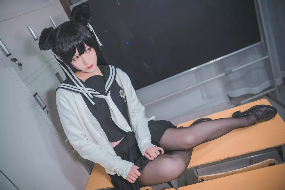 Xgyw.Org_[Cosplay精选]动漫博主铁板烧鬼舞w爱宕系列JK制服+吊带蕾丝袜诱惑写真41P