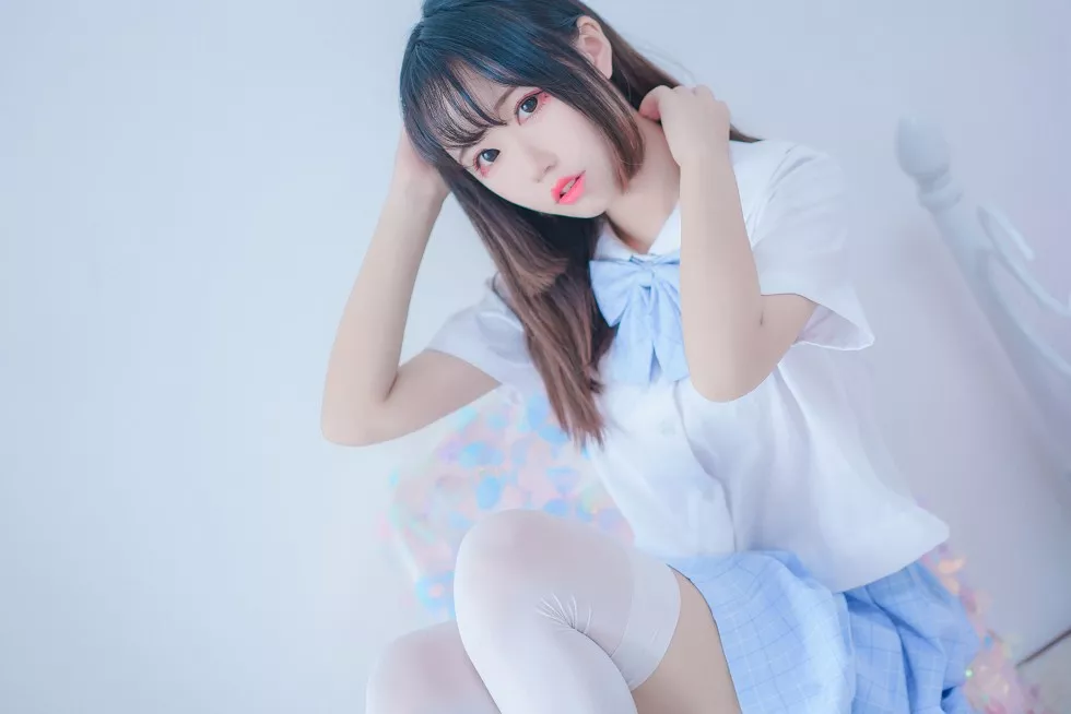 Xgyw.Org_[Cosplay精选]网络美女猫君君MaoJun清凉一夏主题短裙下白丝美腿写真46P