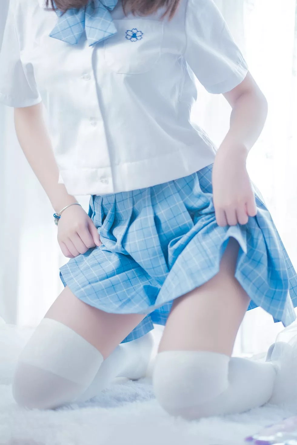 Xgyw.Org_[Cosplay精选]网络美女猫君君MaoJun清凉一夏主题短裙下白丝美腿写真46P