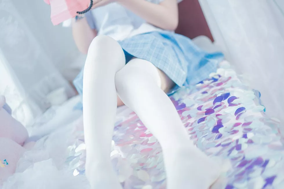 Xgyw.Org_[Cosplay精选]网络美女猫君君MaoJun清凉一夏主题短裙下白丝美腿写真46P