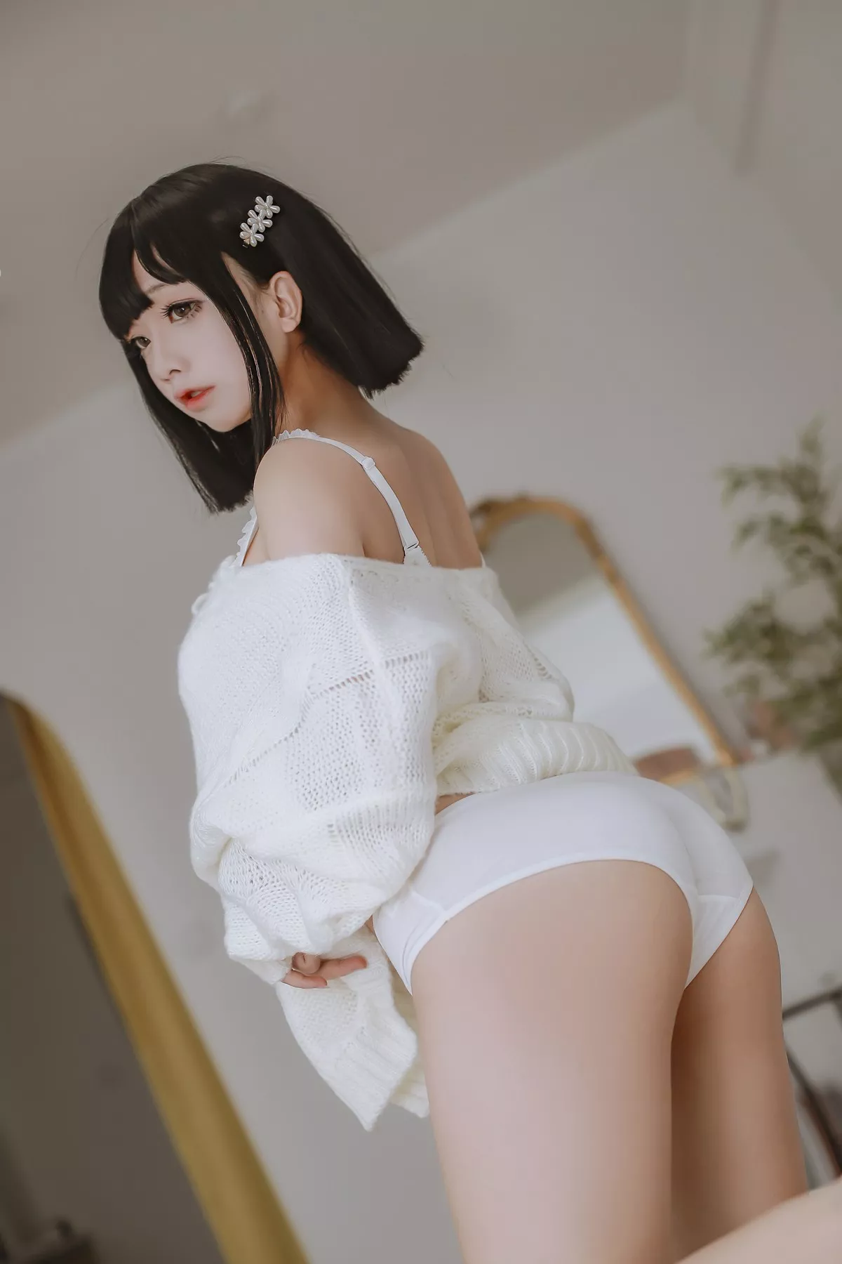 Xgyw.Org_Cosplay美女日奈娇毛衣私房主题性感白色毛衣半脱露豪乳翘臀惹火诱惑写真42P