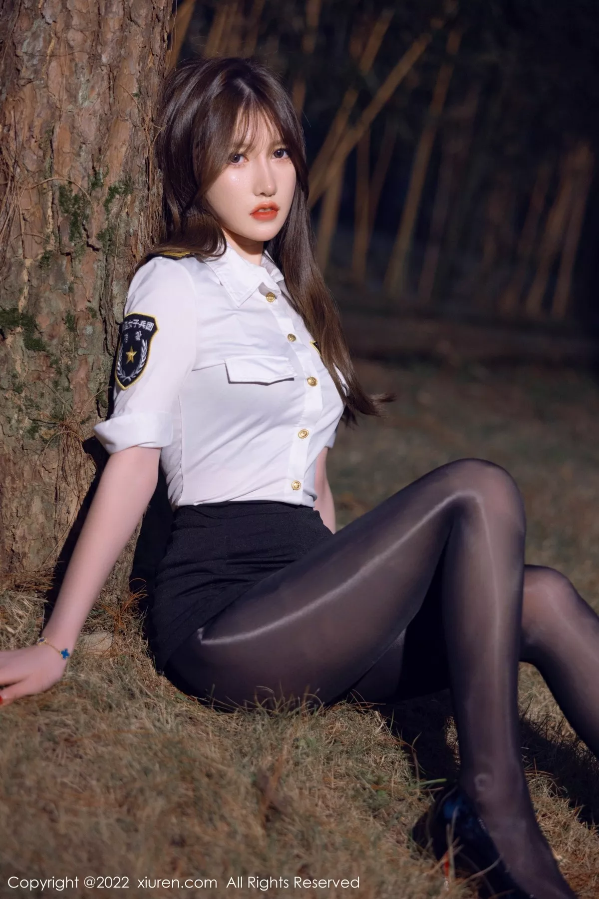 Xgyw.Org_XiuRen第4492期_模特美桃酱户外夜晚树林+私房床上性感女兵制服配黑丝诱惑写真56P