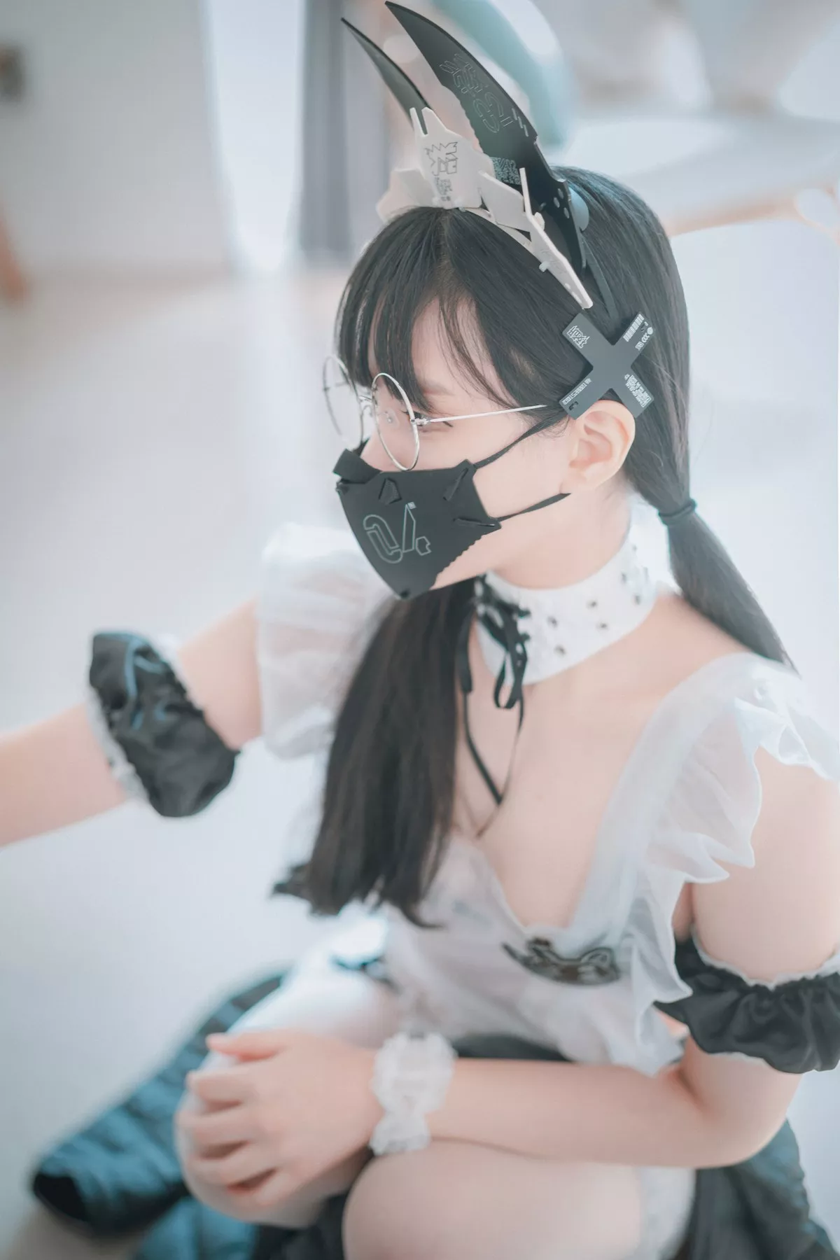 Xgyw.Org_[DJAWA]No.019_模特Jenny_Maid Mansion主题薄透上衣配白丝袜撩人诱惑写真113P