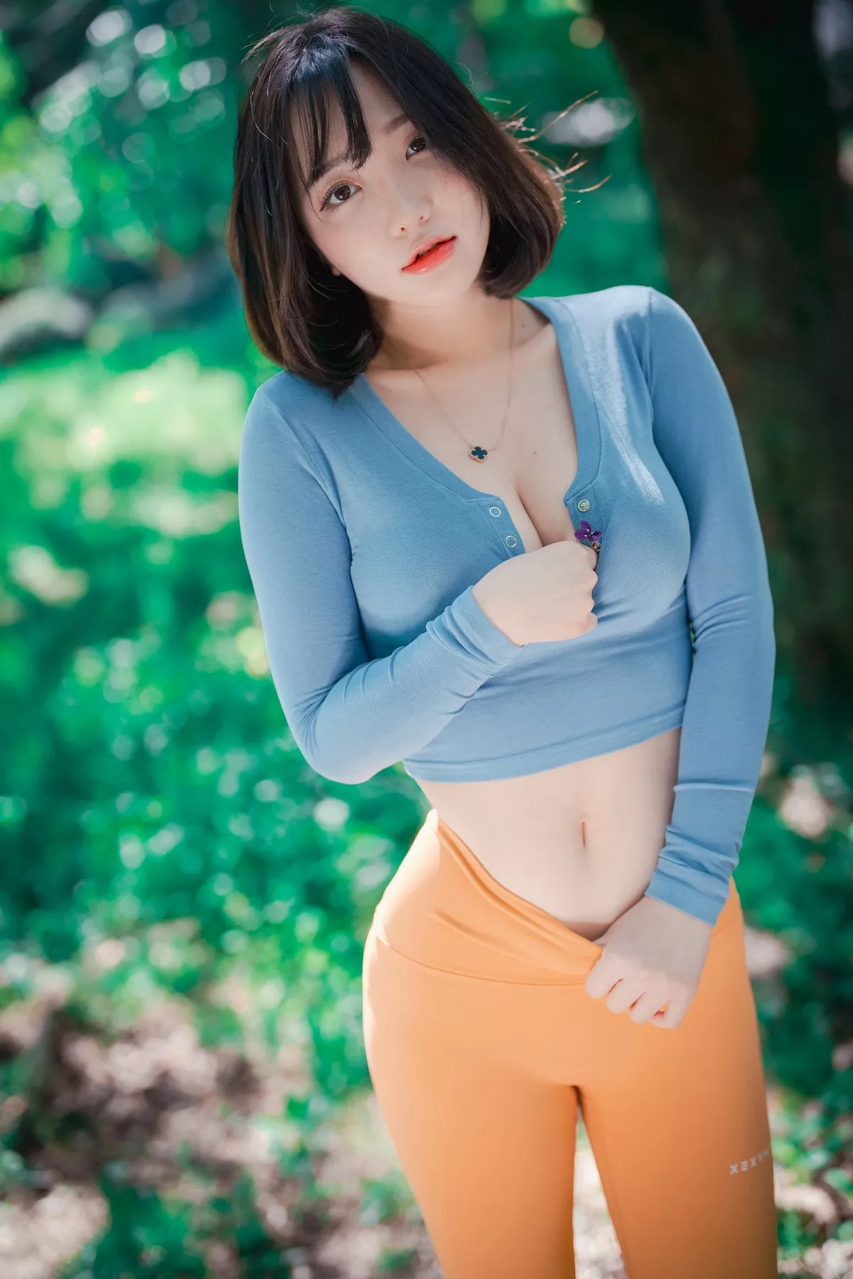 Xgyw.Org_[DJAWA]No.085_模特Yeeun_Naughty Trekking主题户外多套服饰半脱秀豪乳翘臀诱惑写真287P