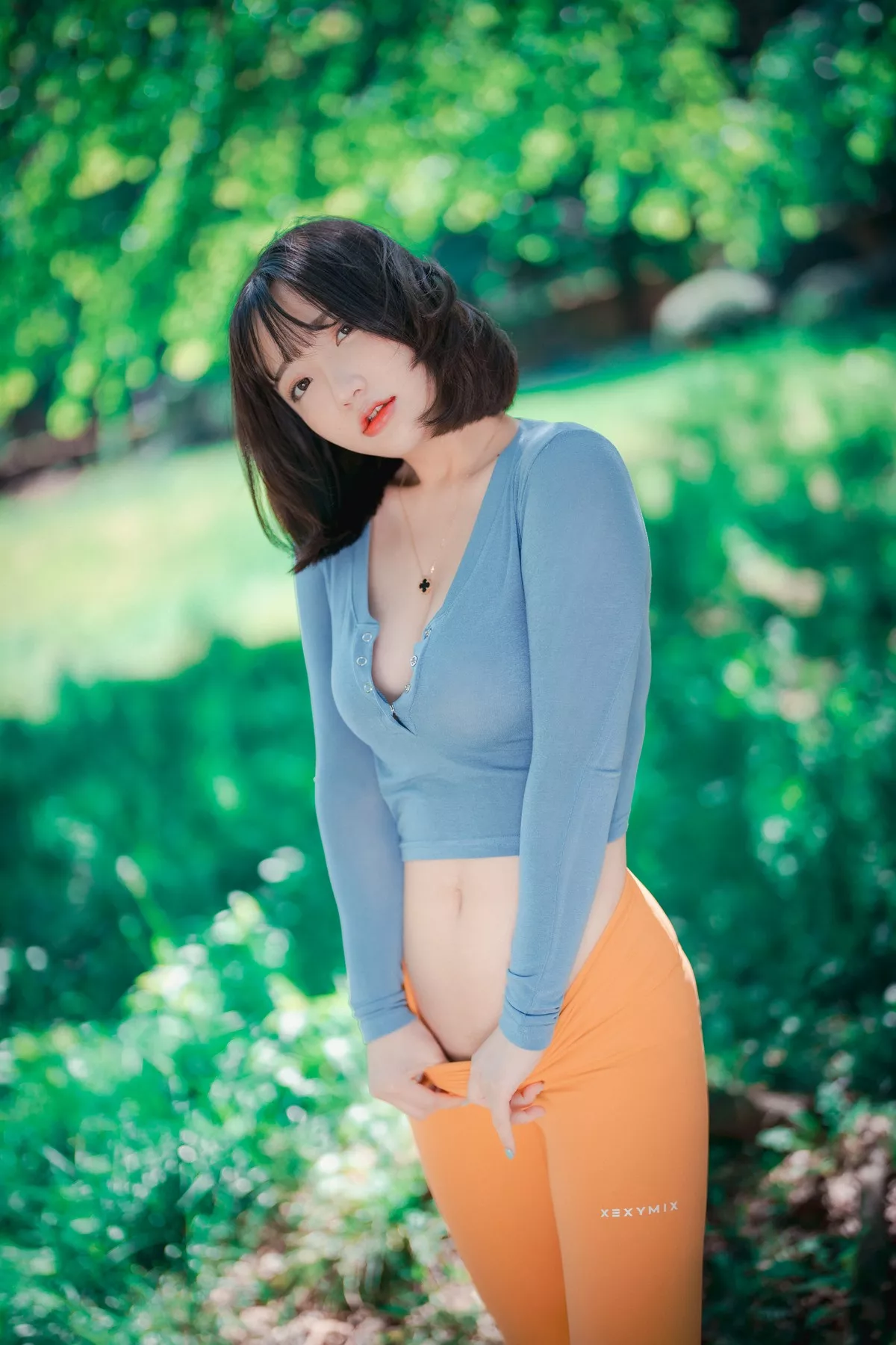 Xgyw.Org_[DJAWA]No.085_模特Yeeun_Naughty Trekking主题户外多套服饰半脱秀豪乳翘臀诱惑写真287P