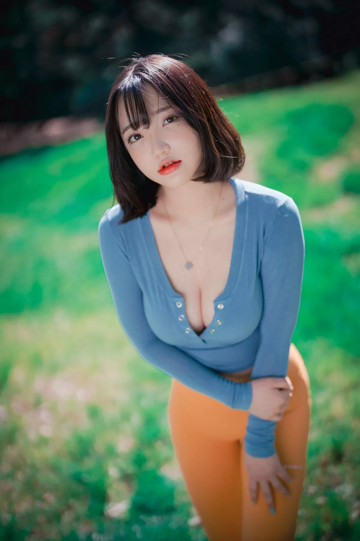 Xgyw.Org_[DJAWA]No.085_模特Yeeun_Naughty Trekking主题户外多套服饰半脱秀豪乳翘臀诱惑写真287P