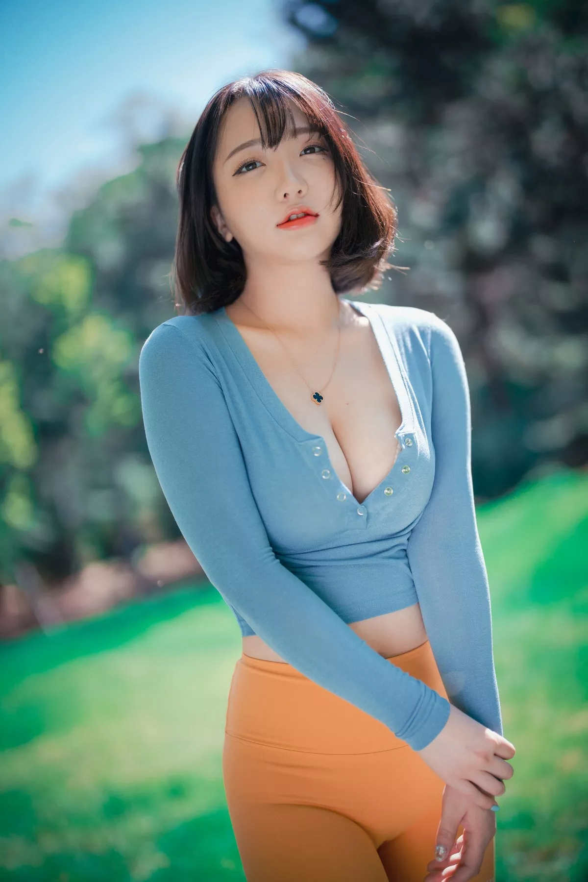 Xgyw.Org_[DJAWA]No.085_模特Yeeun_Naughty Trekking主题户外多套服饰半脱秀豪乳翘臀诱惑写真287P