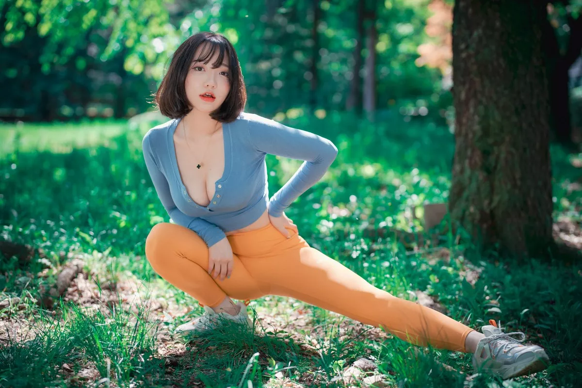 Xgyw.Org_[DJAWA]No.085_模特Yeeun_Naughty Trekking主题户外多套服饰半脱秀豪乳翘臀诱惑写真287P