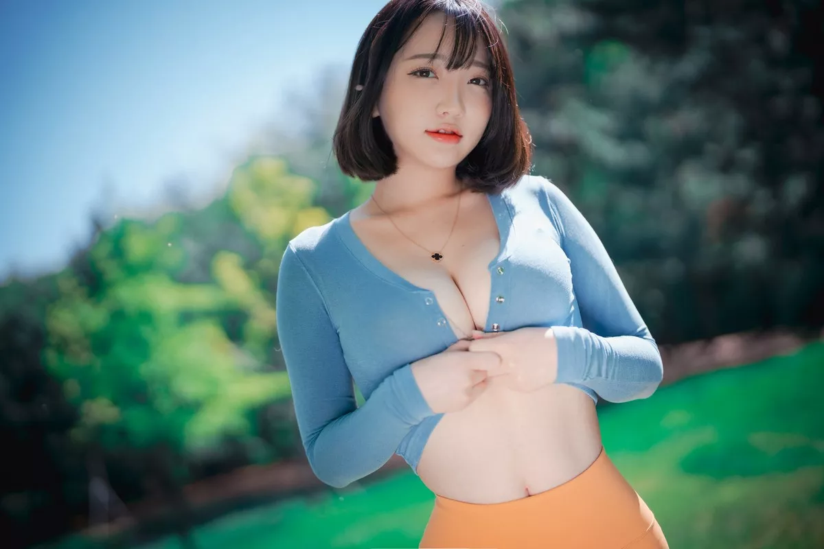 Xgyw.Org_[DJAWA]No.085_模特Yeeun_Naughty Trekking主题户外多套服饰半脱秀豪乳翘臀诱惑写真287P