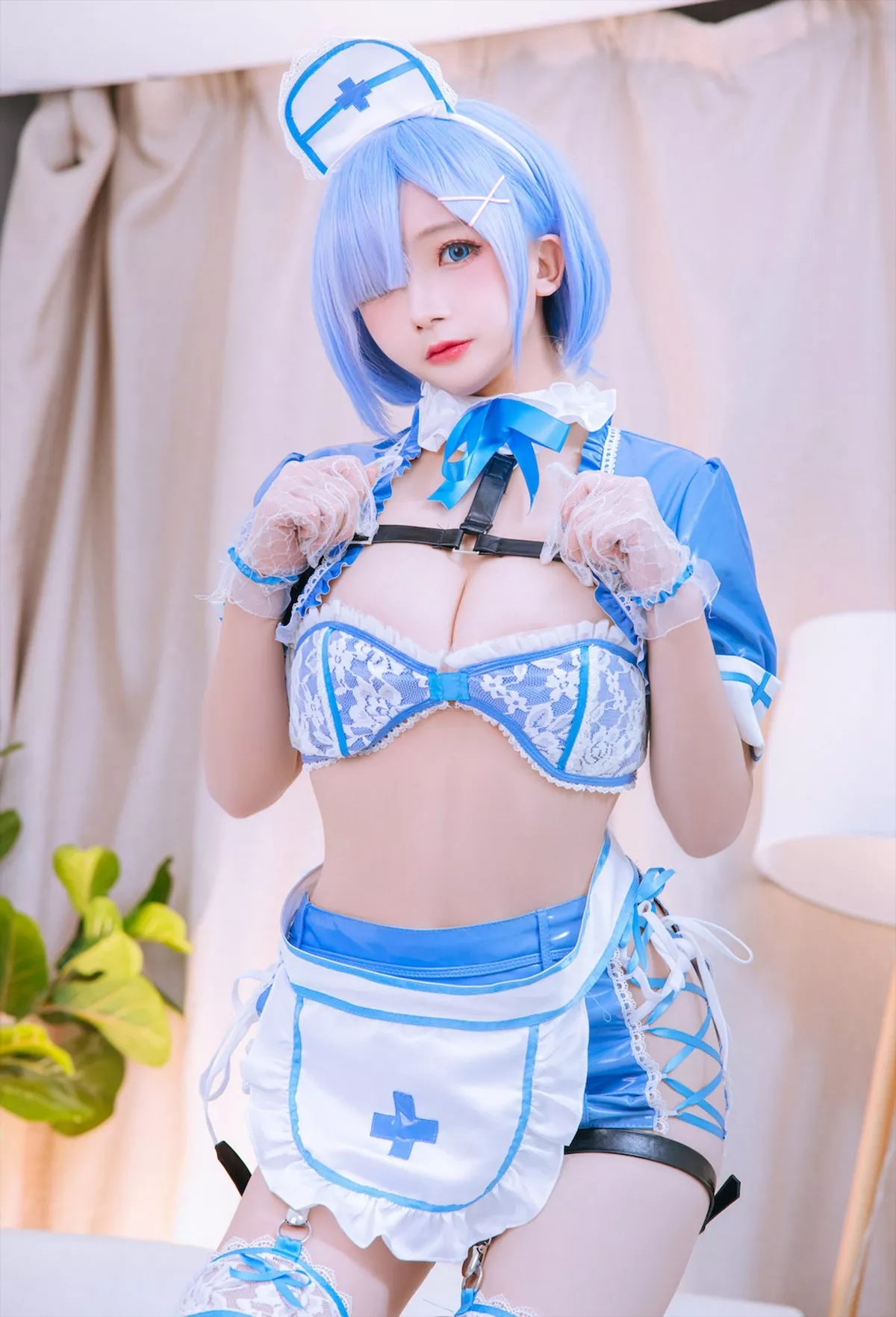 Xgyw.Org_Cosplay美女日奈娇蕾姆蓝色护士主题私房性感护士装秀豪乳翘臀撩人诱惑写真88P