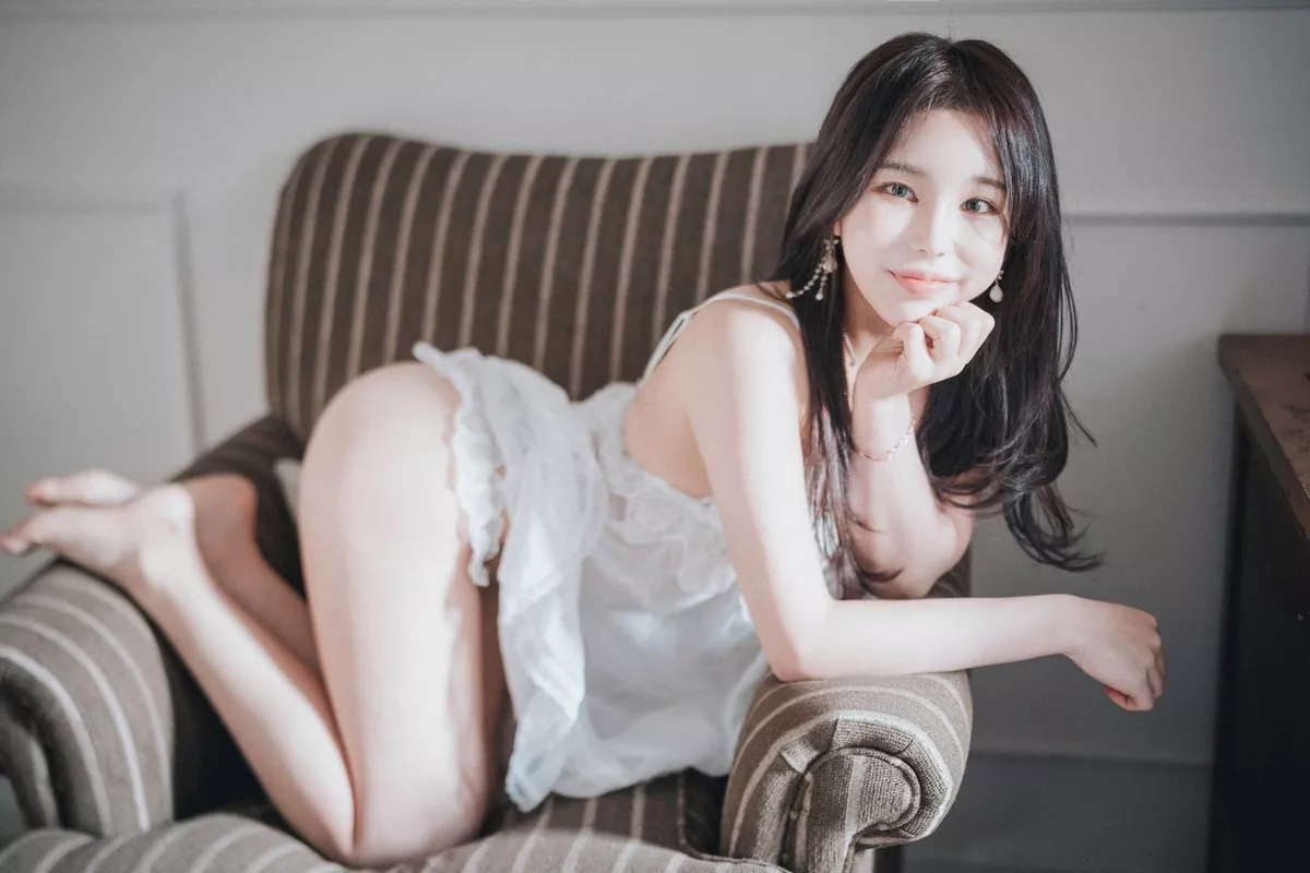 Xgyw.Org_[DJAWA]No.158_模特ZZYuri_Alluring White主题性感白色内衣配蕾丝吊袜诱惑写真44P